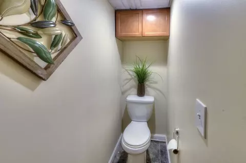 Bath - 22 Nottingham Rd, Worcester, MA 01609 photo 5 of 5
