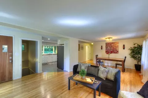 Living - 22 Nottingham Rd, Worcester, MA 01609 photo 4 of 6