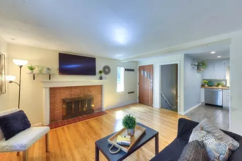 Living - 22 Nottingham Rd, Worcester, MA 01609 photo 3 of 6