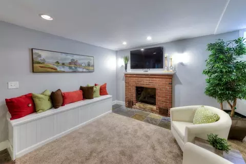 Living - 22 Nottingham Rd, Worcester, MA 01609 photo 6 of 6