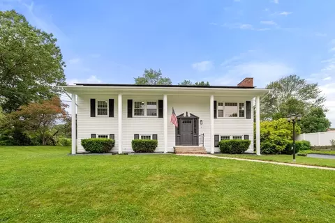 7 Kennedy Dr, Dudley, MA 01571