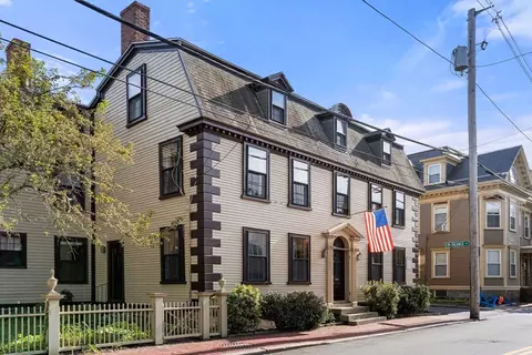 81 Essex St #1, Salem, MA 01970