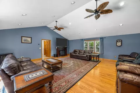 19 King Philip Path, Mendon, MA 01756 photo 13