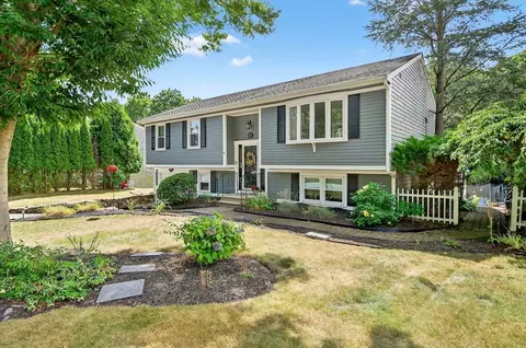 312 W Mccabe St, Dartmouth, MA 02747