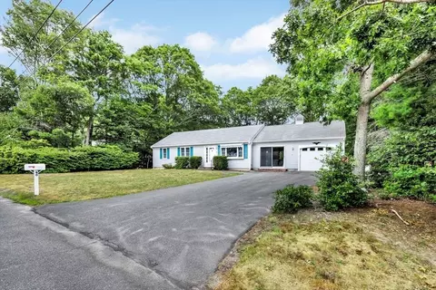 Exterior - 40 Beldan Ln, Centerville, MA 02632 photo 11 of 14