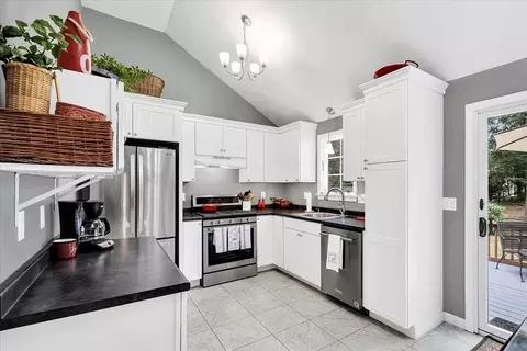 Kitchen - 40 Beldan Ln, Centerville, MA 02632 photo 2 of 4