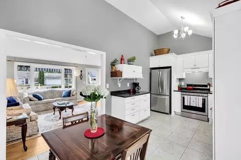 Kitchen - 40 Beldan Ln, Centerville, MA 02632 photo 4 of 4