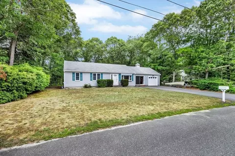 40 Beldan Ln, Centerville, MA 02632