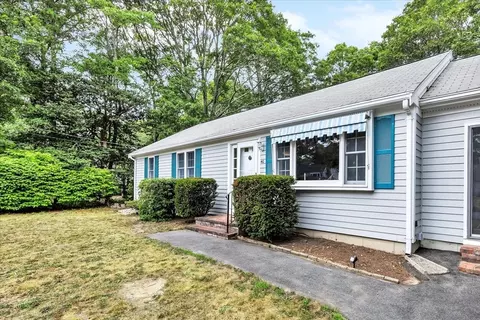 Exterior - 40 Beldan Ln, Centerville, MA 02632 photo 12 of 14