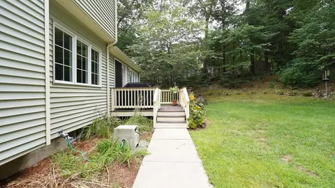 Exterior - 488 Maple St, Franklin, MA 02038 photo 10 of 11