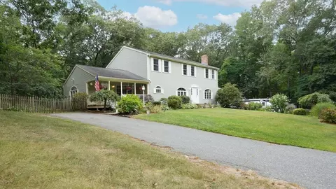 Exterior - 488 Maple St, Franklin, MA 02038 photo 6 of 11