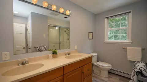 Bath - 488 Maple St, Franklin, MA 02038 photo 3 of 3