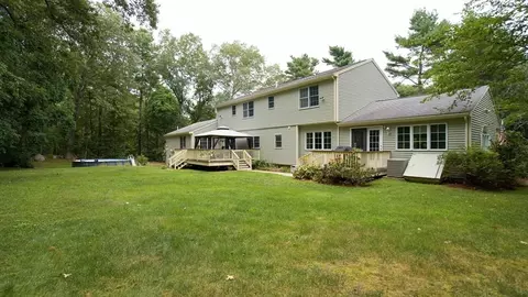 Exterior - 488 Maple St, Franklin, MA 02038 photo 8 of 11