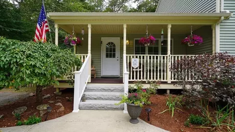 Exterior - 488 Maple St, Franklin, MA 02038 photo 4 of 11