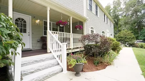 Exterior - 488 Maple St, Franklin, MA 02038 photo 3 of 11