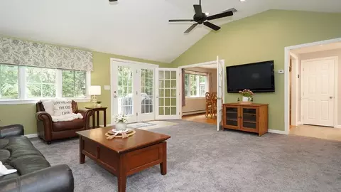Living - 488 Maple St, Franklin, MA 02038 photo 2 of 4