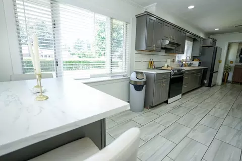 15 Pine Acre Rd, Springfield, MA 01129 photo 2