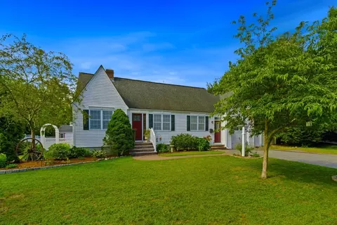 57 Edward Ave, Lynnfield, MA 01940