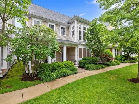 7 Blair Grn, Weymouth, MA 02190