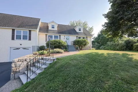 4 Megan Ct #B, Mendon, MA 01756