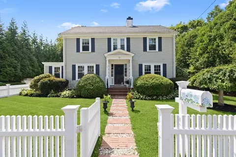 17 Free St, Hingham, MA 02043