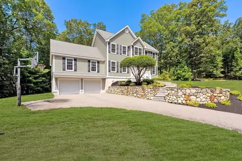 122 Carlisle Rd, Westford, MA 01886