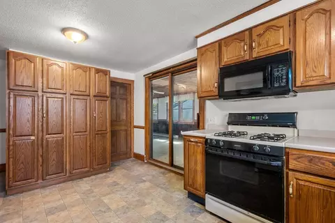 41 Nevada St, Springfield, MA 01107 photo 6