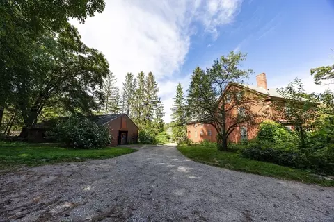 147 Shirley St, Pepperell, MA 01463