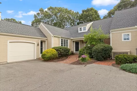 34 Great Hill Dr #34, Topsfield, MA 01983