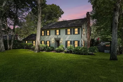 20 Olde Colony Dr, Shrewsbury, MA 01545