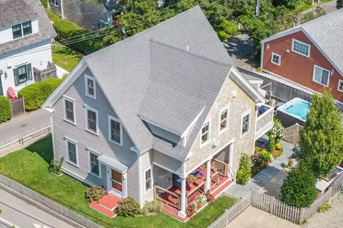 9 Bradford St, Provincetown, MA 02657