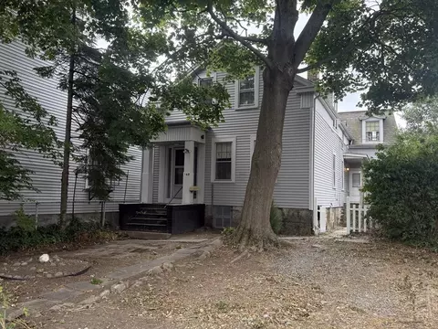 162 Elm St, New Bedford, MA 02740