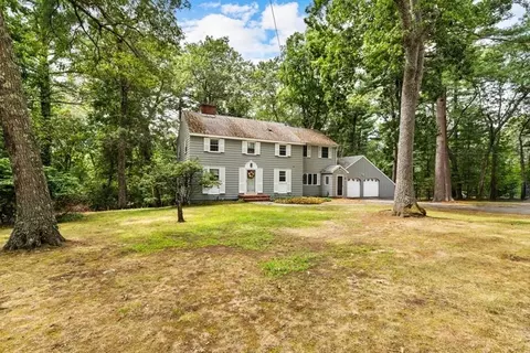 29 Apple Hill Ln, Lynnfield, MA 01940