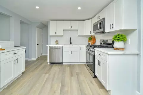 10 Harriette St N, Randolph, MA 02368