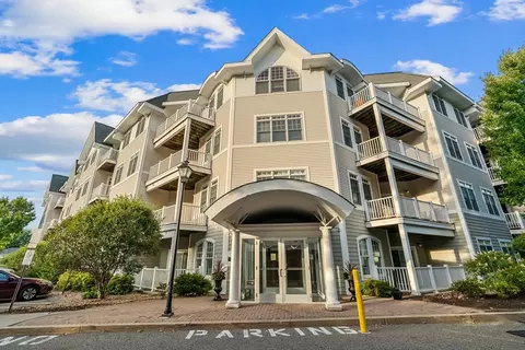 614 Pond St #1217, Braintree, MA 02184