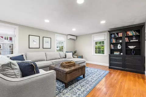 Living - 49 Springvale Rd, Reading, MA 01867 photo 10 of 11