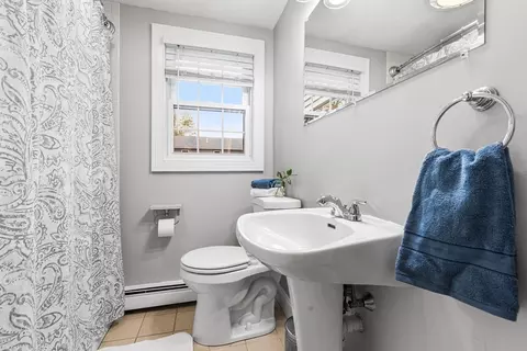 Bath - 49 Springvale Rd, Reading, MA 01867 photo 2 of 2