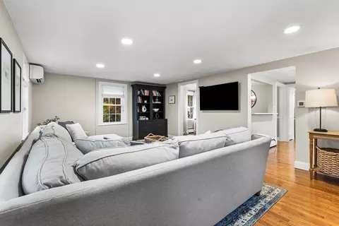 Living - 49 Springvale Rd, Reading, MA 01867 photo 9 of 11