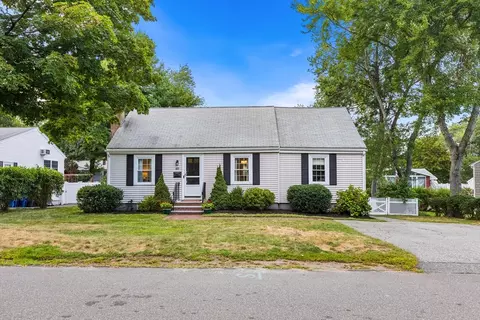 Exterior - 49 Springvale Rd, Reading, MA 01867 photo 2 of 8