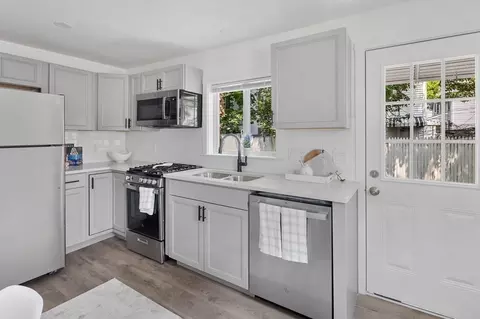 86 West St, Newton, MA 02458