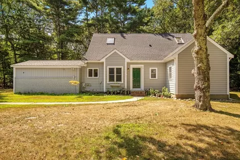 19 Moniz Way, Falmouth, MA 02536