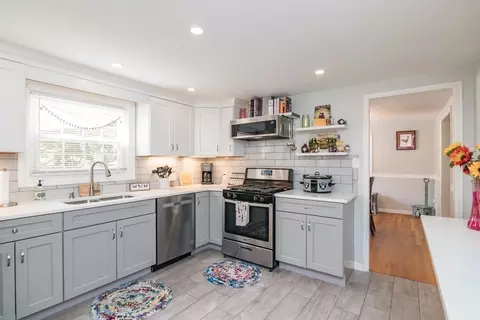567 Maple Rd, Longmeadow, MA 01106 photo 4