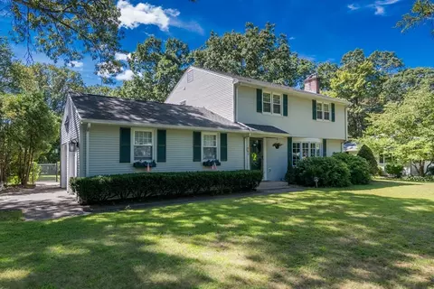 567 Maple Rd, Longmeadow, MA 01106 photo 2