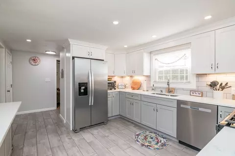 567 Maple Rd, Longmeadow, MA 01106 photo 3