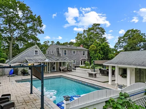 39 Pershing Ave, Acushnet, MA 02743 photo 3