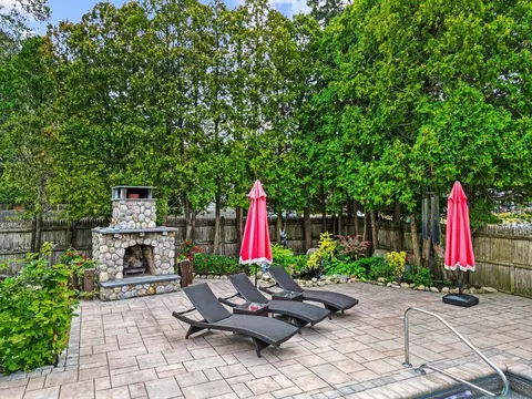 39 Pershing Ave, Acushnet, MA 02743 photo 4