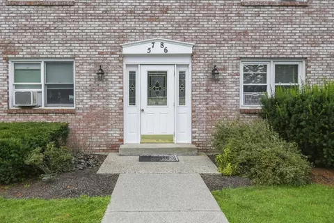 4 Onota Ln #7, Pittsfield, MA 01201