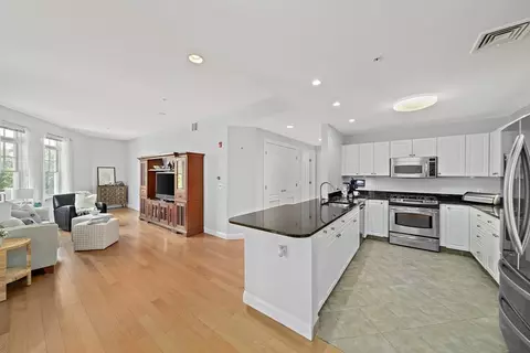 614 Pond St #2305, Braintree, MA 02184