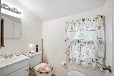 54 Bernard St, Springfield, MA 01109 photo 9