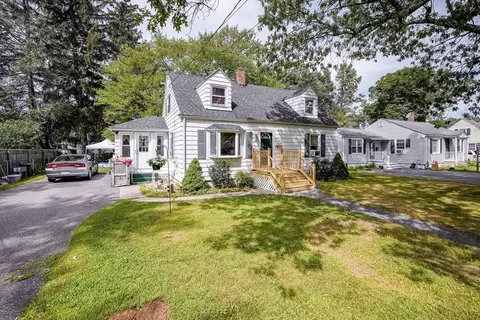 54 Bernard St, Springfield, MA 01109 photo 2